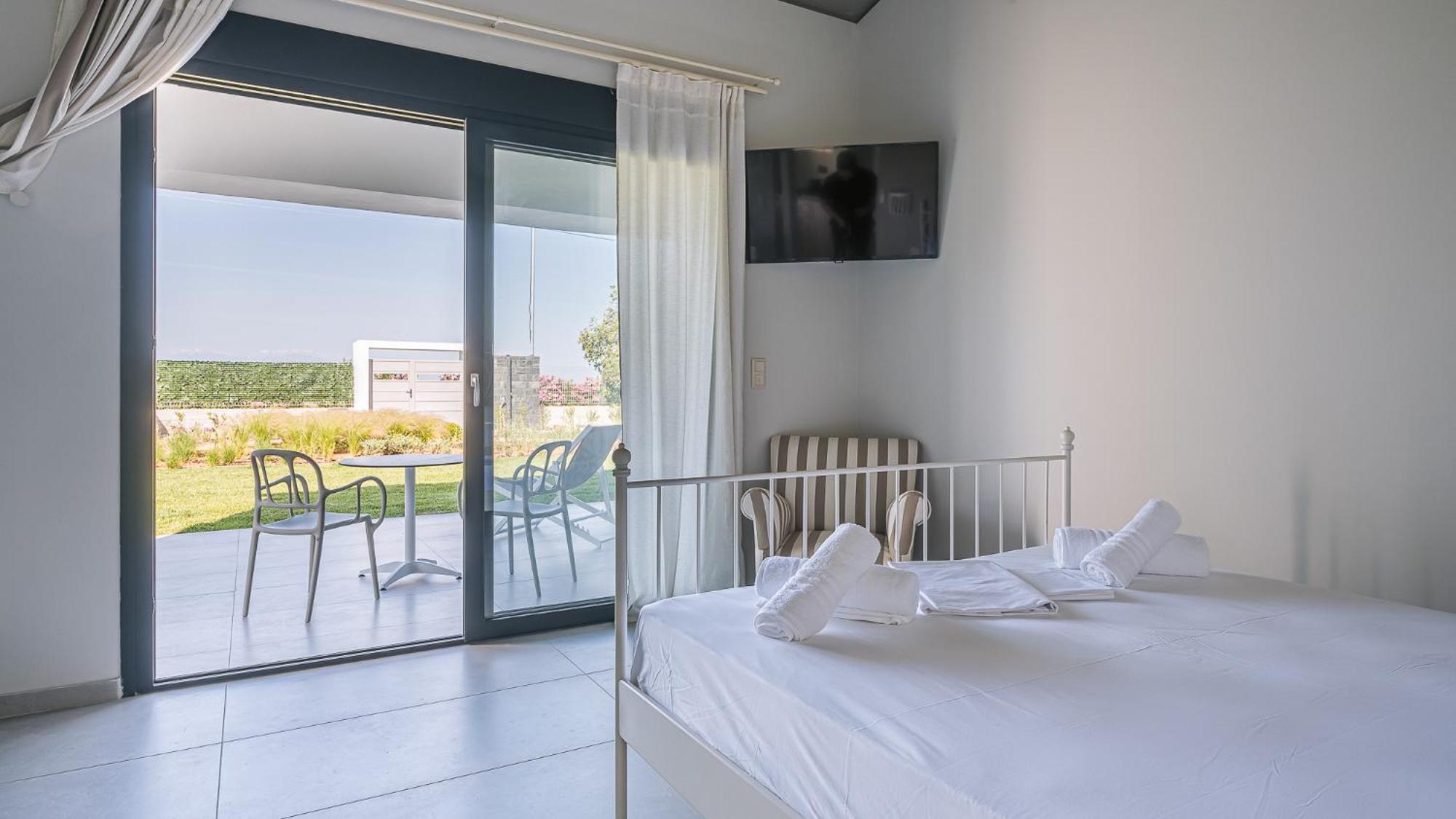 Electra Beachfront Suites, Nea Irakleia Extérieur photo